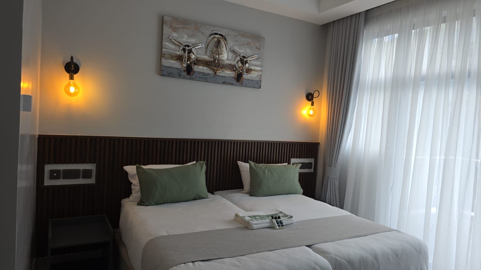 Oloisiri suite bedroom detail