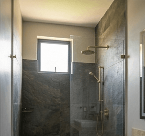 Oloisiri suite walk-in shower with brass fittings