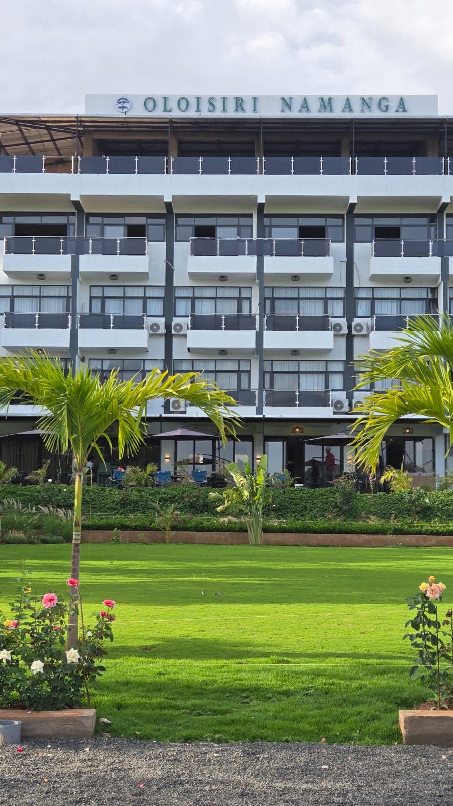 Oloisiri hotel grounds