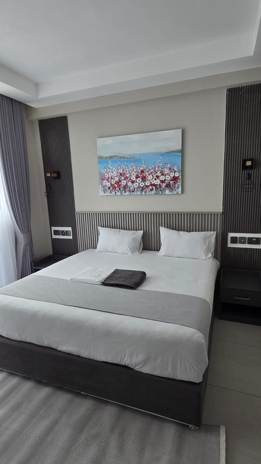 Oloisiri suite with floral artwork and white linen